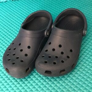 CROCS Unisex Navy Blue Colors Classic Clogs | 5M - 7W